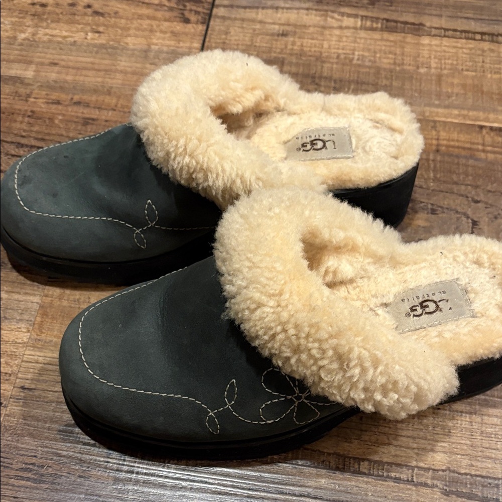 UGG Blossom Women's gray and Shearling slip on clogs, mules